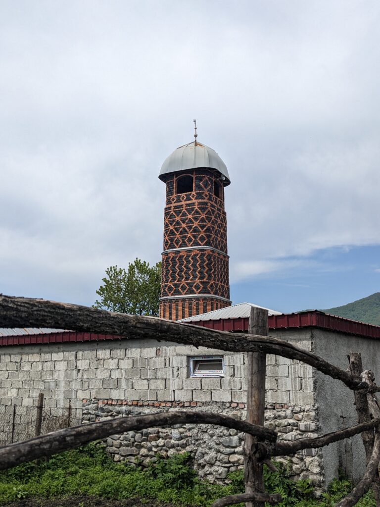 duisi unique minaret