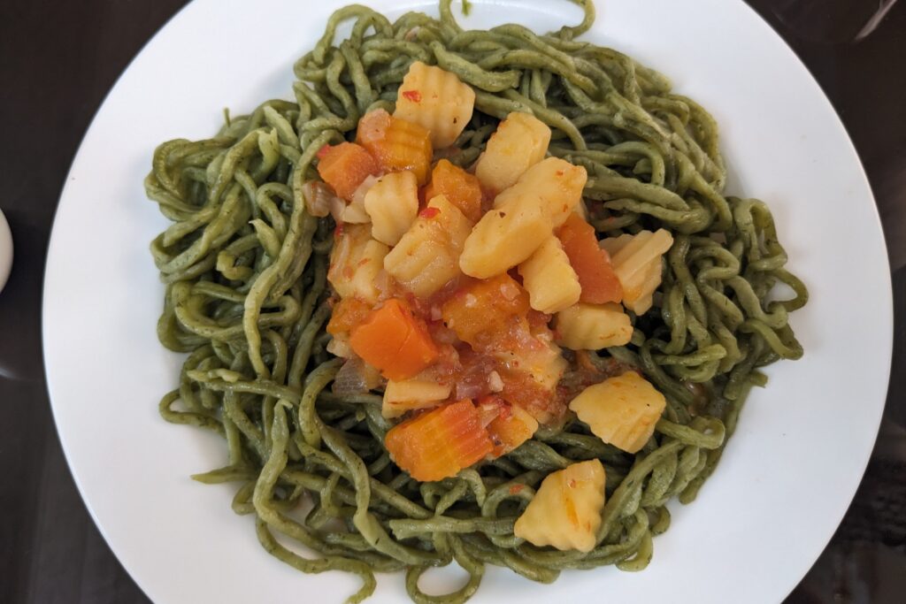 shivit oshi, green herby Uzbek noodles