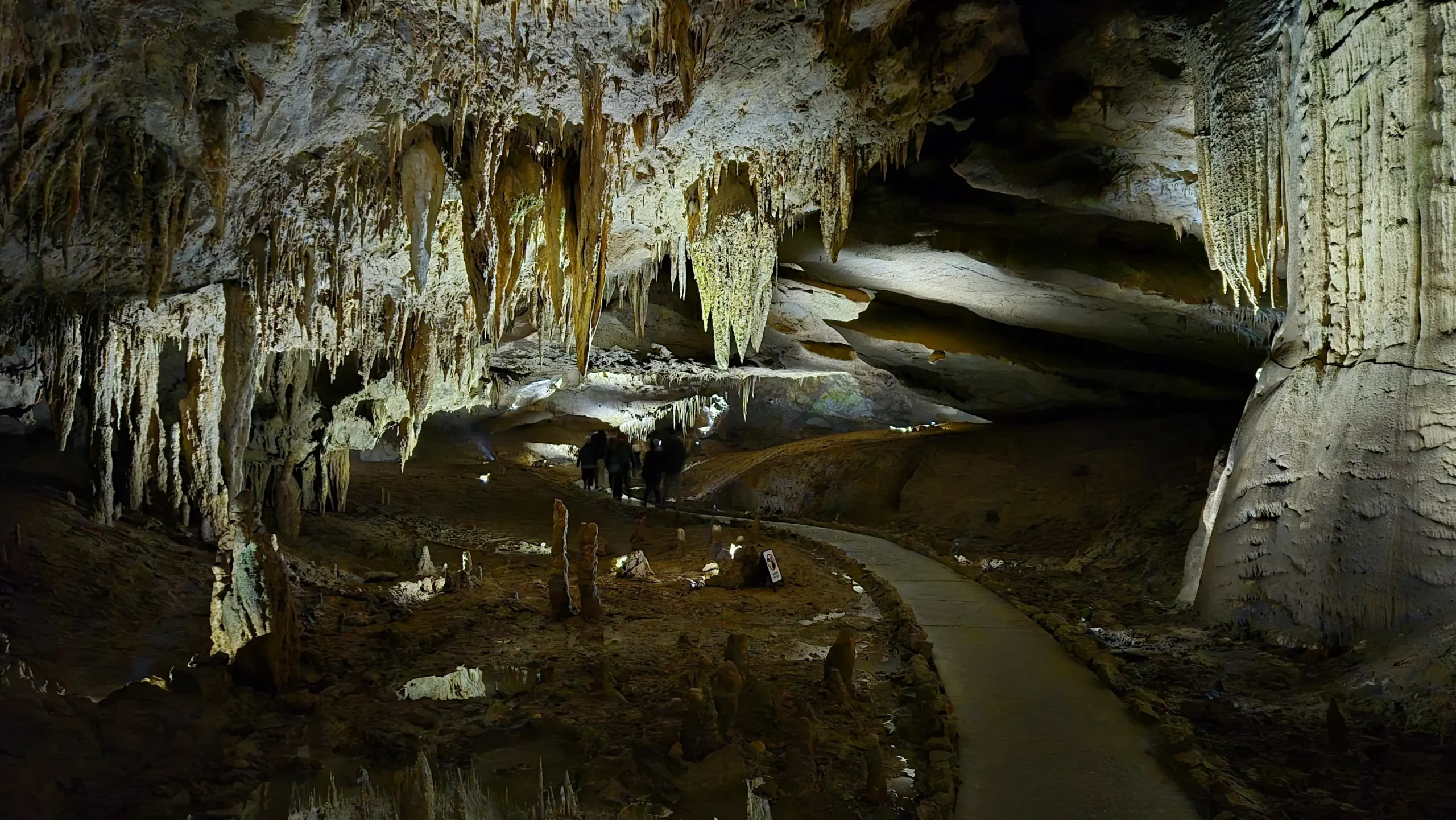 Prometheus Cave a path through a huge cave has stalactites hanging from the ceiling. Prometheus Cave, Georgia
