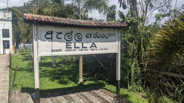 Kandy to Ella Train: Review & Tips to Not Be Disappointed