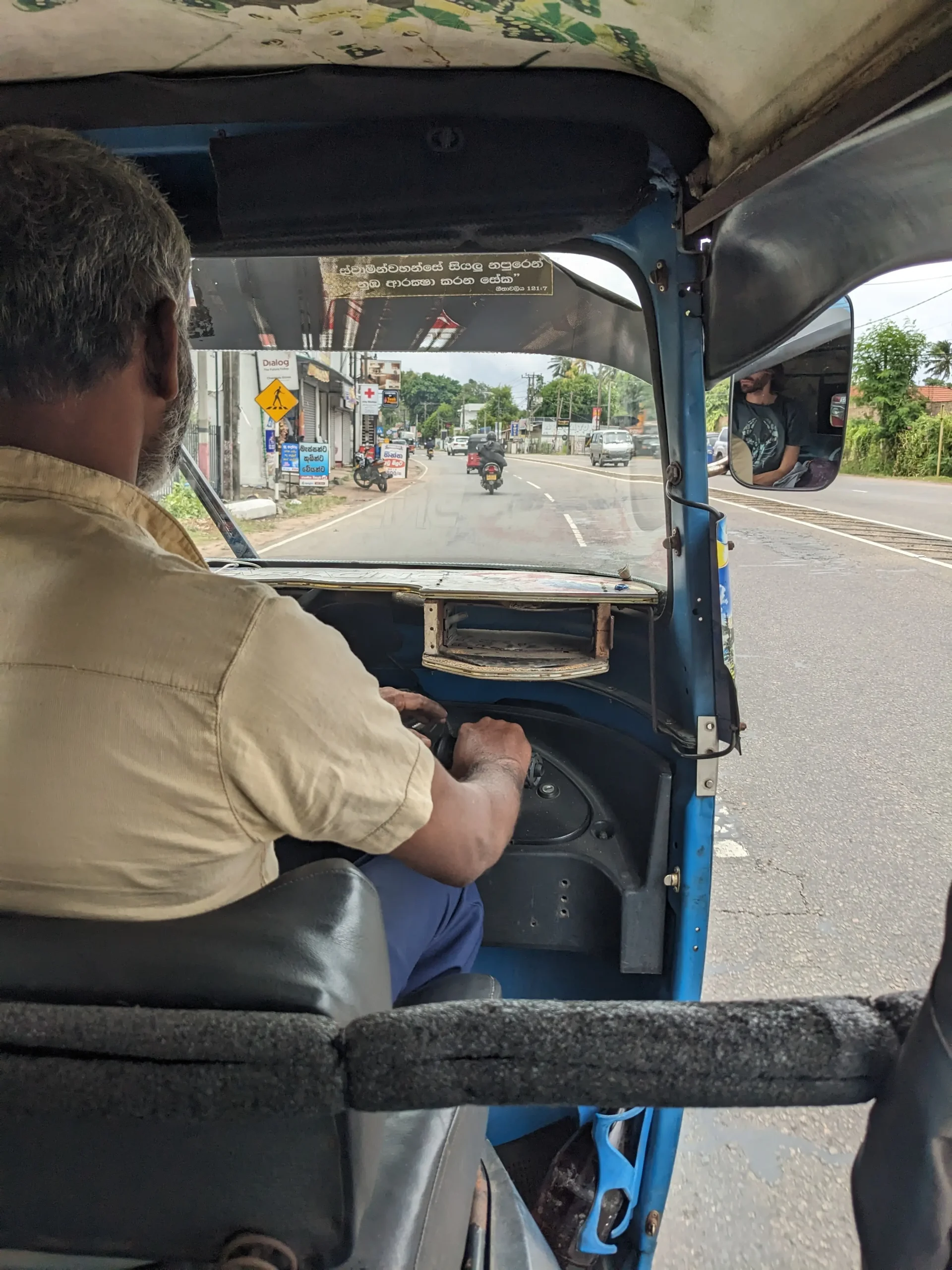 tuktuk ride sri lankan tuktuk 1 scaled