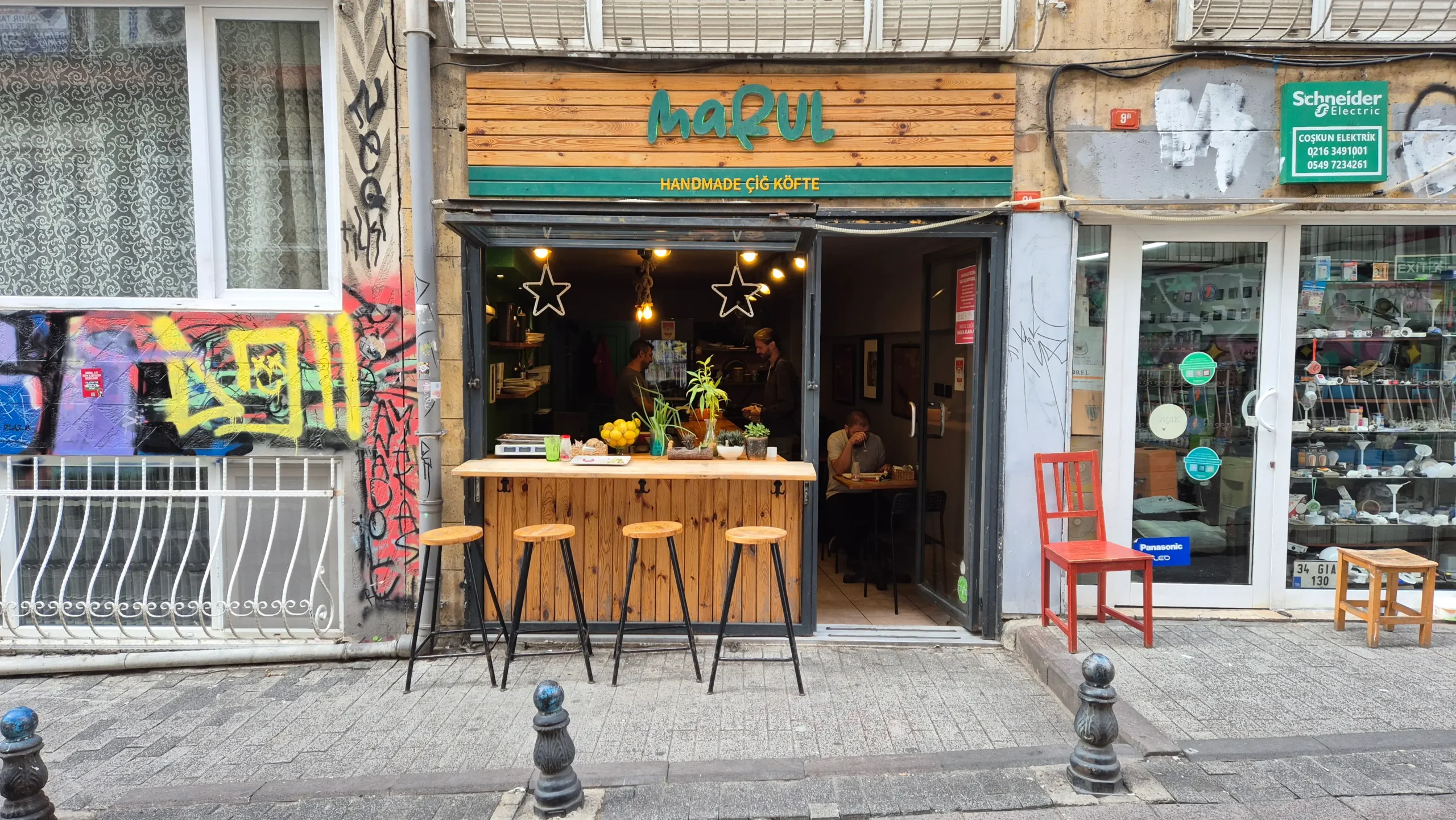 Where to Eat in Istanbul: 12 Iconic Veg-Friendly Spots 1 cig kofte istanbul scaled